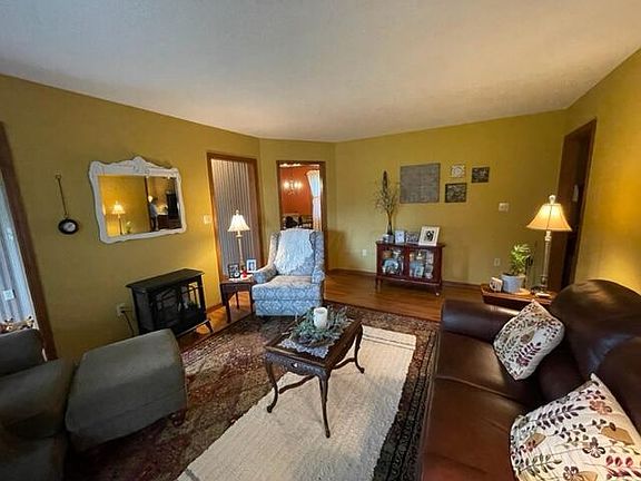3rd image of 415 Donovan Dr