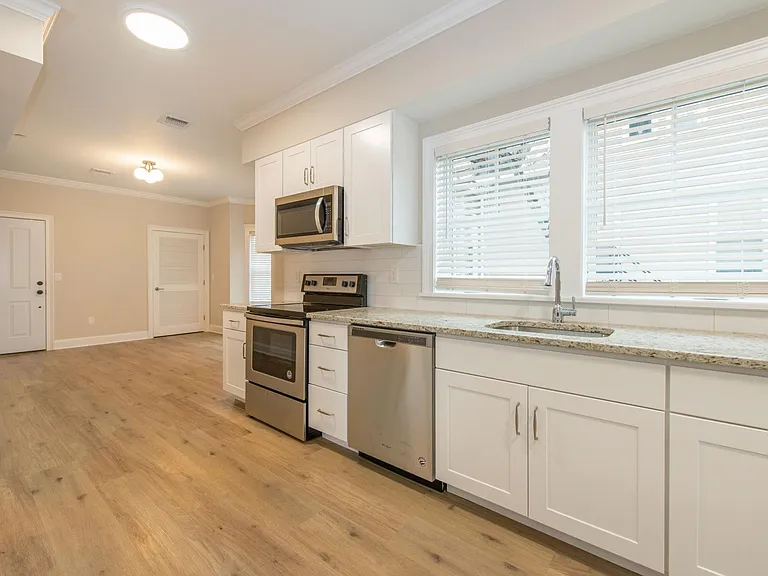 84 Auburn St #3B — Photo 5