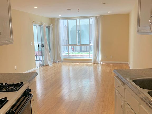 3rd image of 565 Esplanade Unit 113