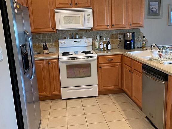 2nd image of 640B Asbury Ave #2