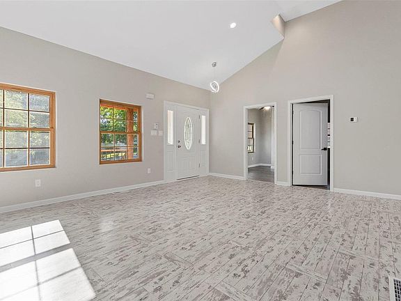 3rd image of 810 N 5th St