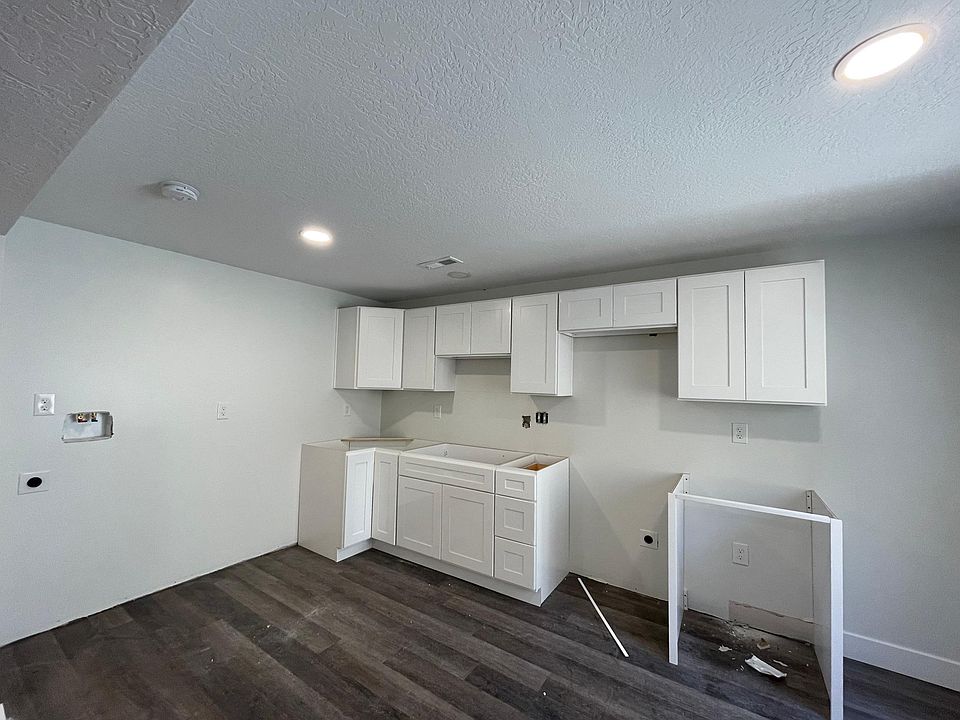 1st image of 153 W Cooper Ave