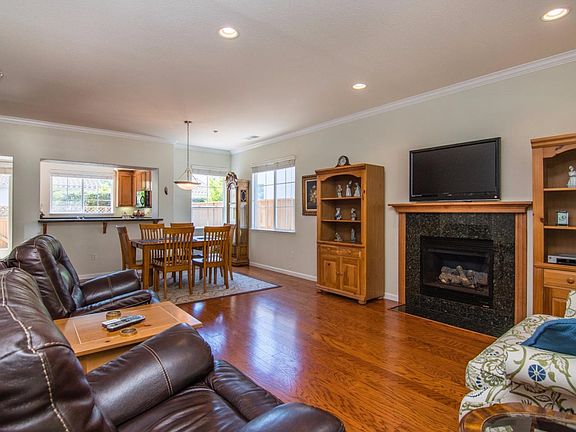 4th image of 1386 White Oak Pl