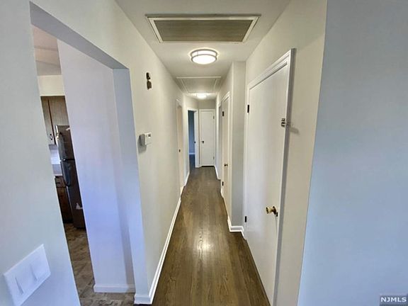 3rd image of 15 Andrew Ct Floor 2