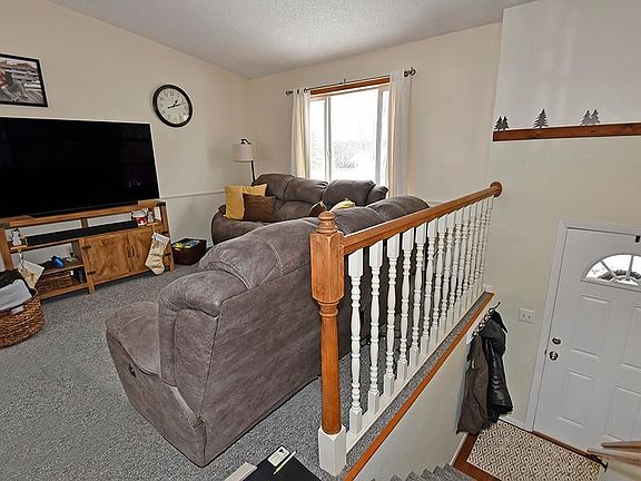 2nd image of 575 Kim Ln