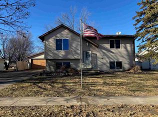 210 W Mapel Dr, Lone Tree, IA 52755