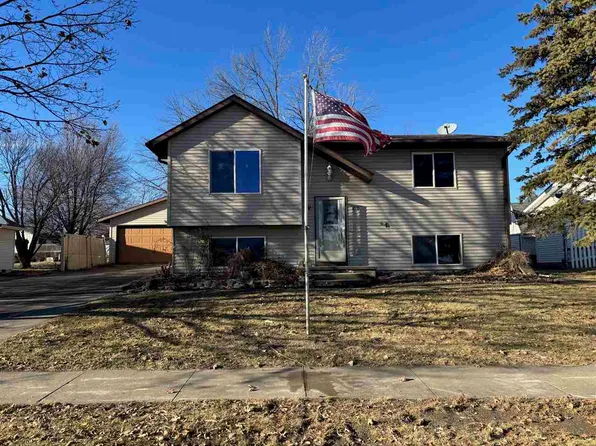 210 W Mapel Dr, Lone Tree, IA 52755