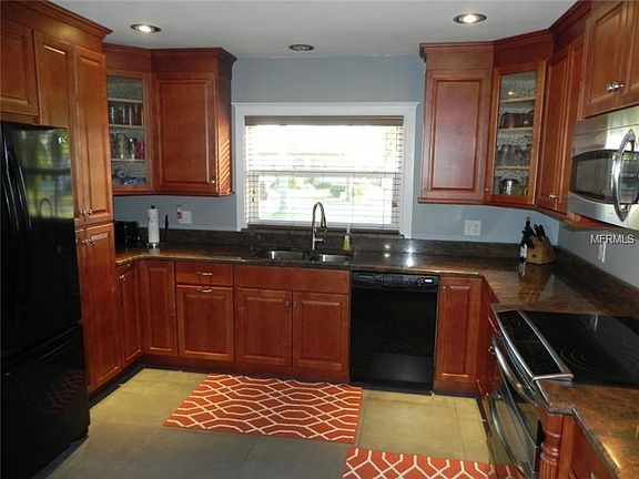 4th image of 835 Placido Way NE