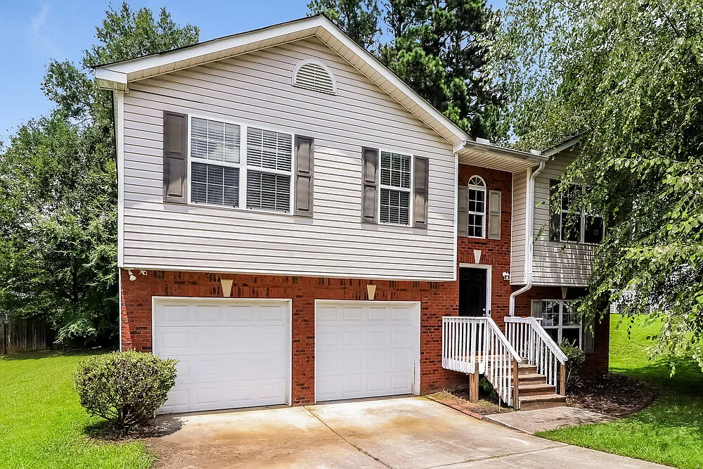 4 bed, 2.0 bath, 1540 sqft, $2,430 — Photo 2