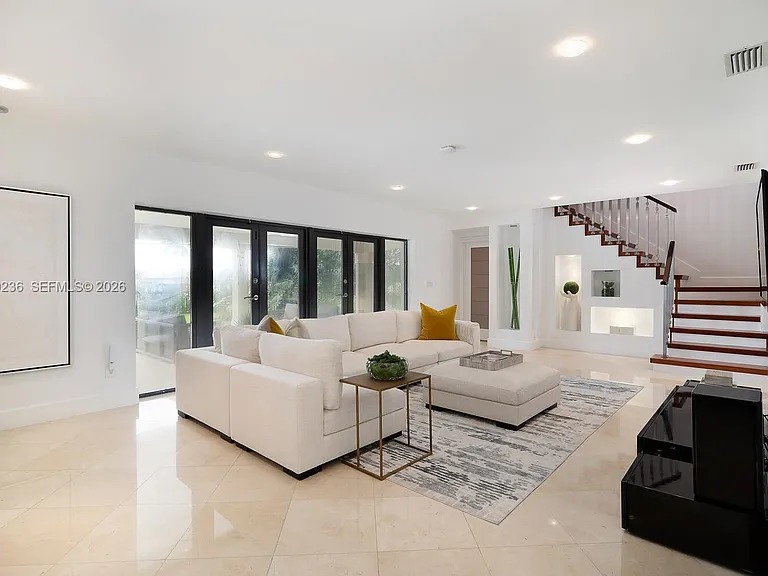 3425 Alhambra Cir — Photo 19