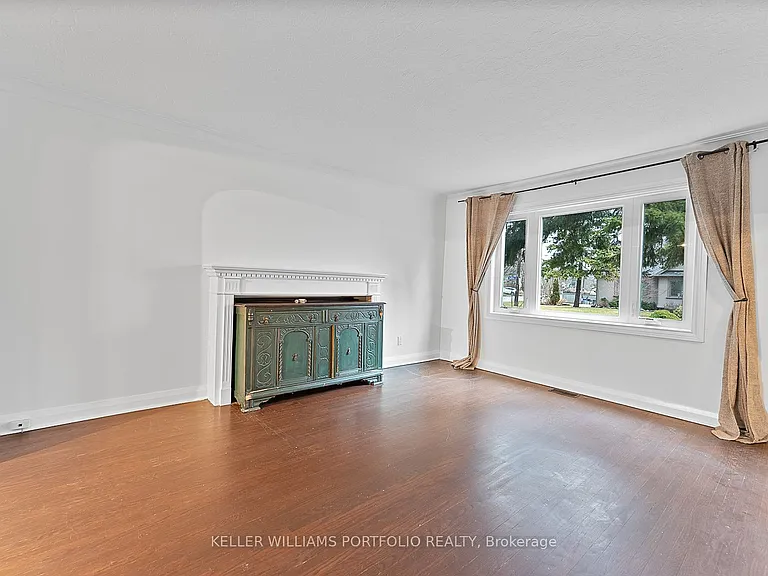40 Scarboro Cres — Photo 12