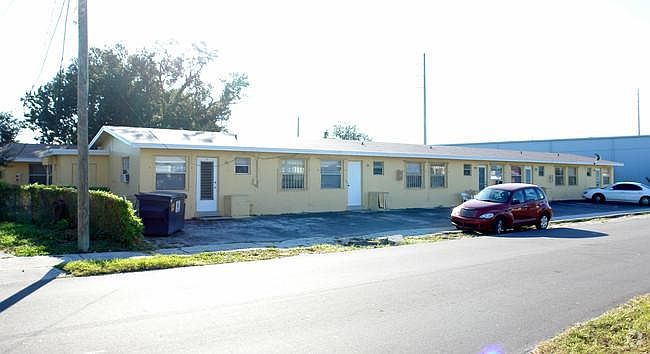 1st image of 421 SW 1st St