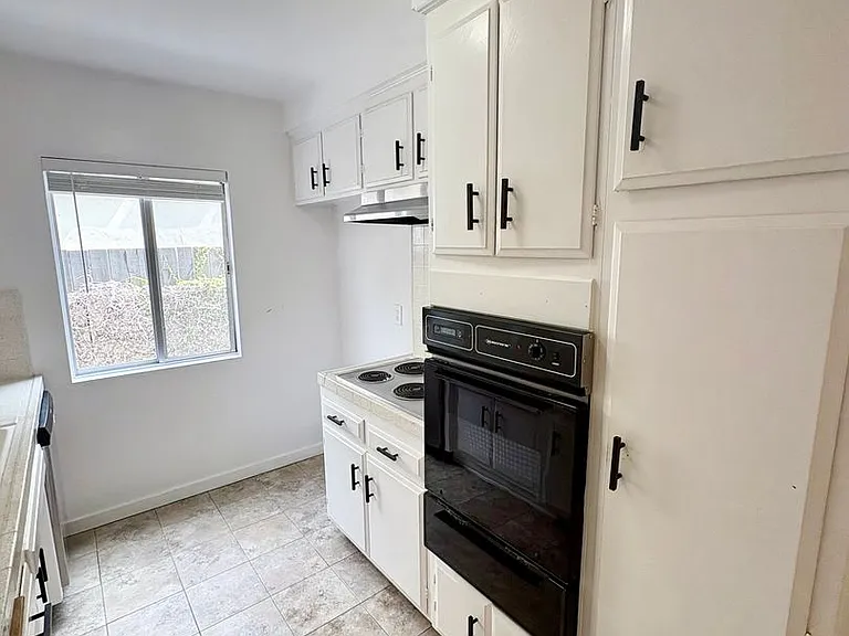 Peerless Apartments — Photo 17
