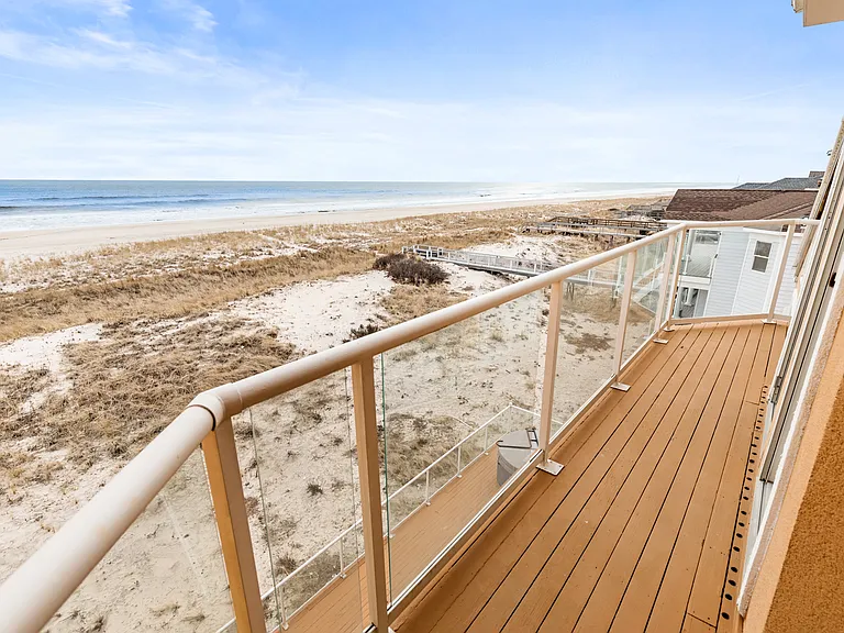 915 Dune Rd — Photo 19