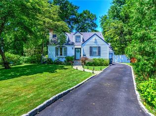 9 Woods End Ln, Hartsdale, NY 10530