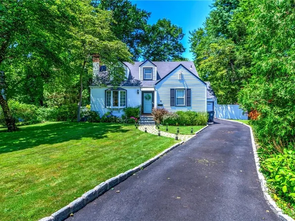 9 Woods End Lane, Hartsdale, NY 10530