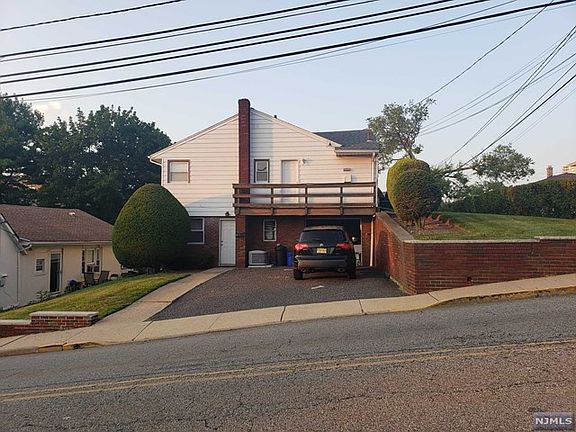 3rd image of 1555 Ann St #1