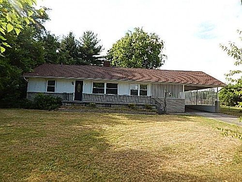 2nd image of 1111 Henrietta Dr
