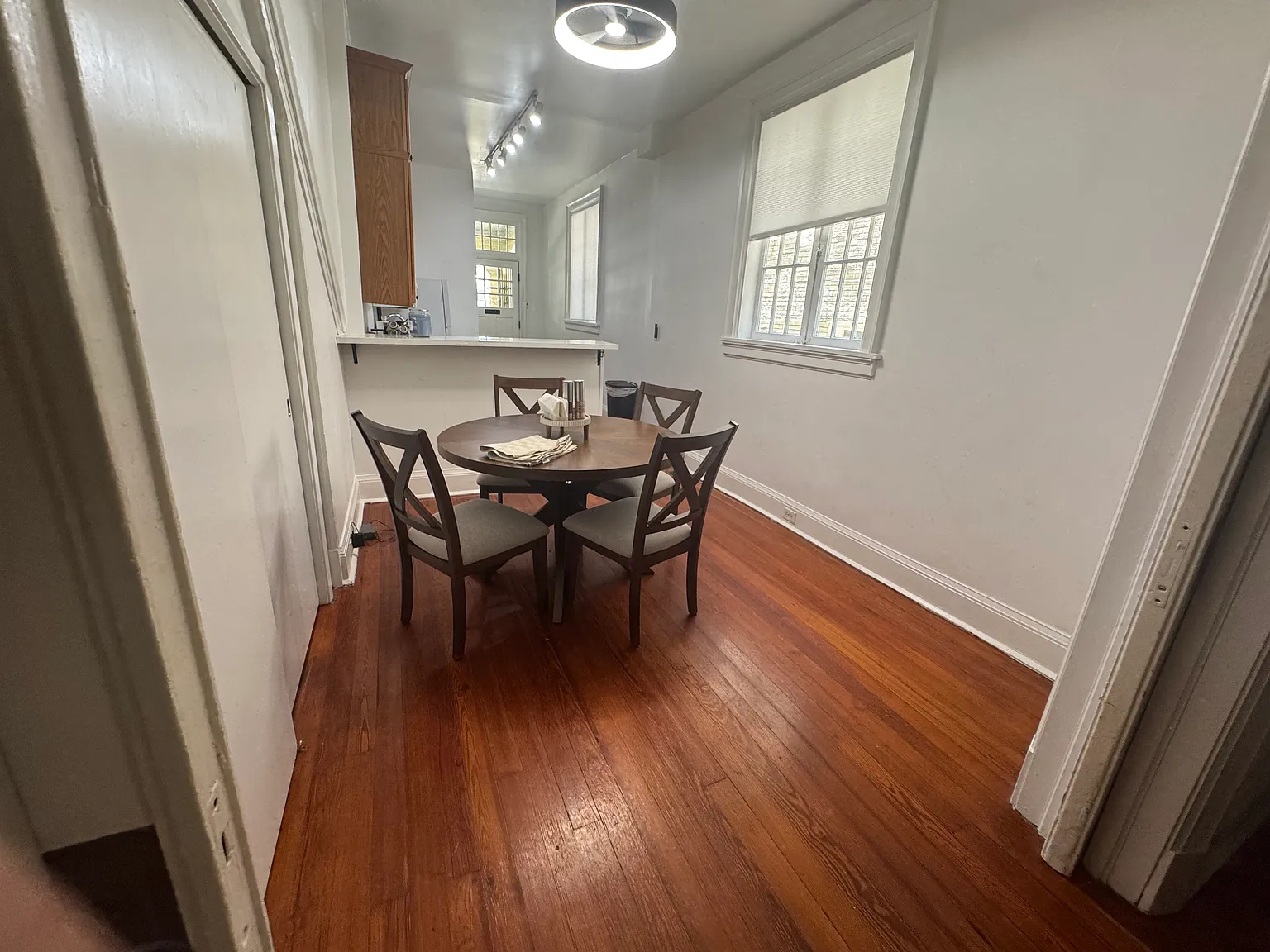 1 bed, 900 sqft, $2,000 — Photo 3
