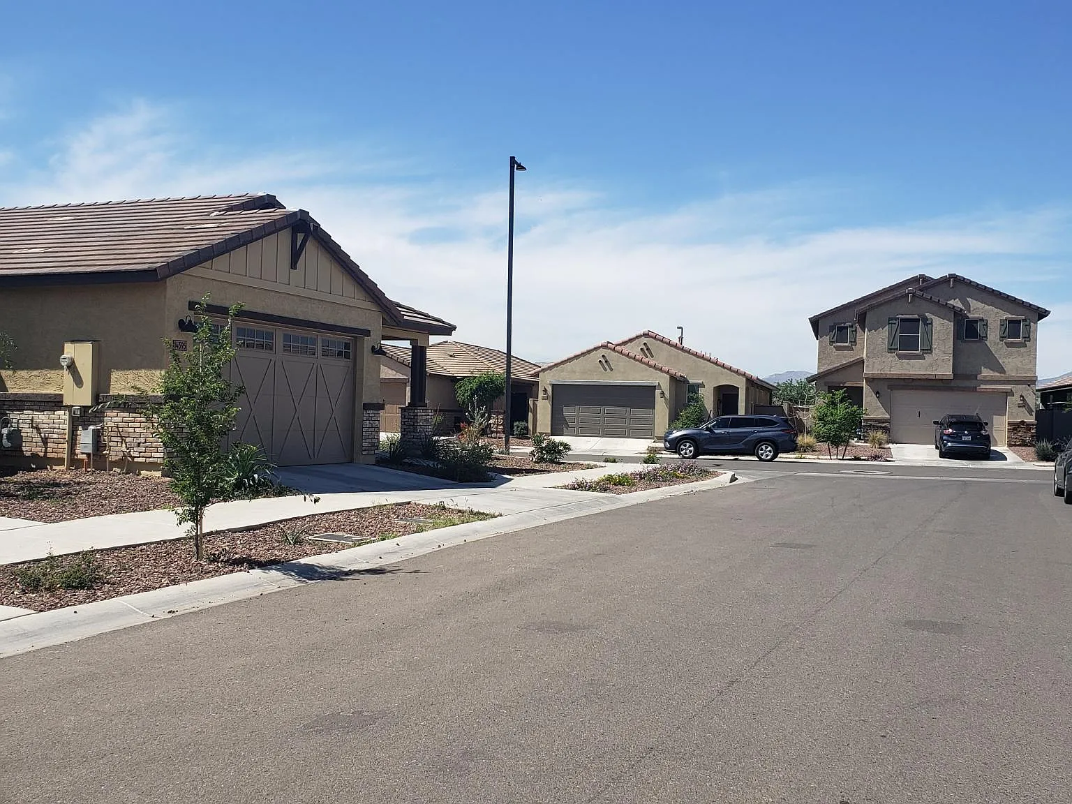 3 bed, 1375 sqft, $2,100 — Photo 3