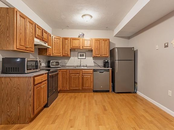 5th image of 100 Lawrence St Unit 6