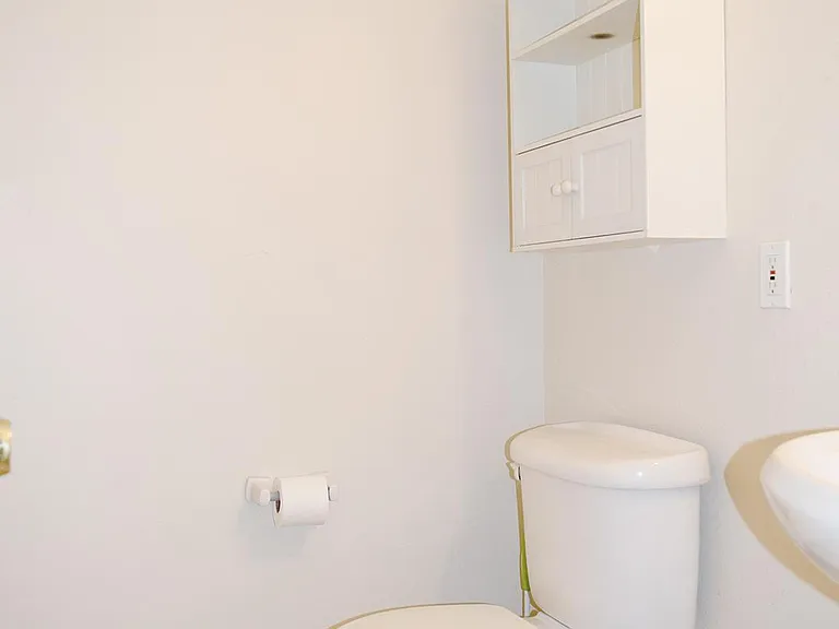 2532 N Clay St — Photo 6