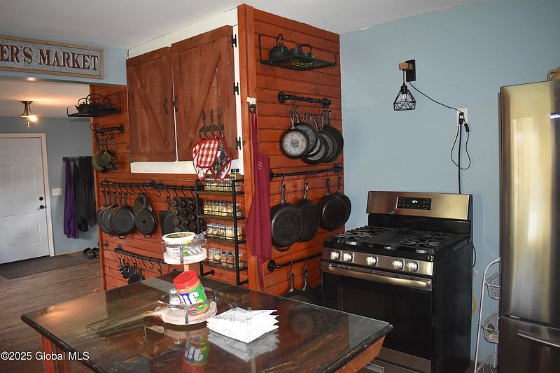4th image of 15 West Road