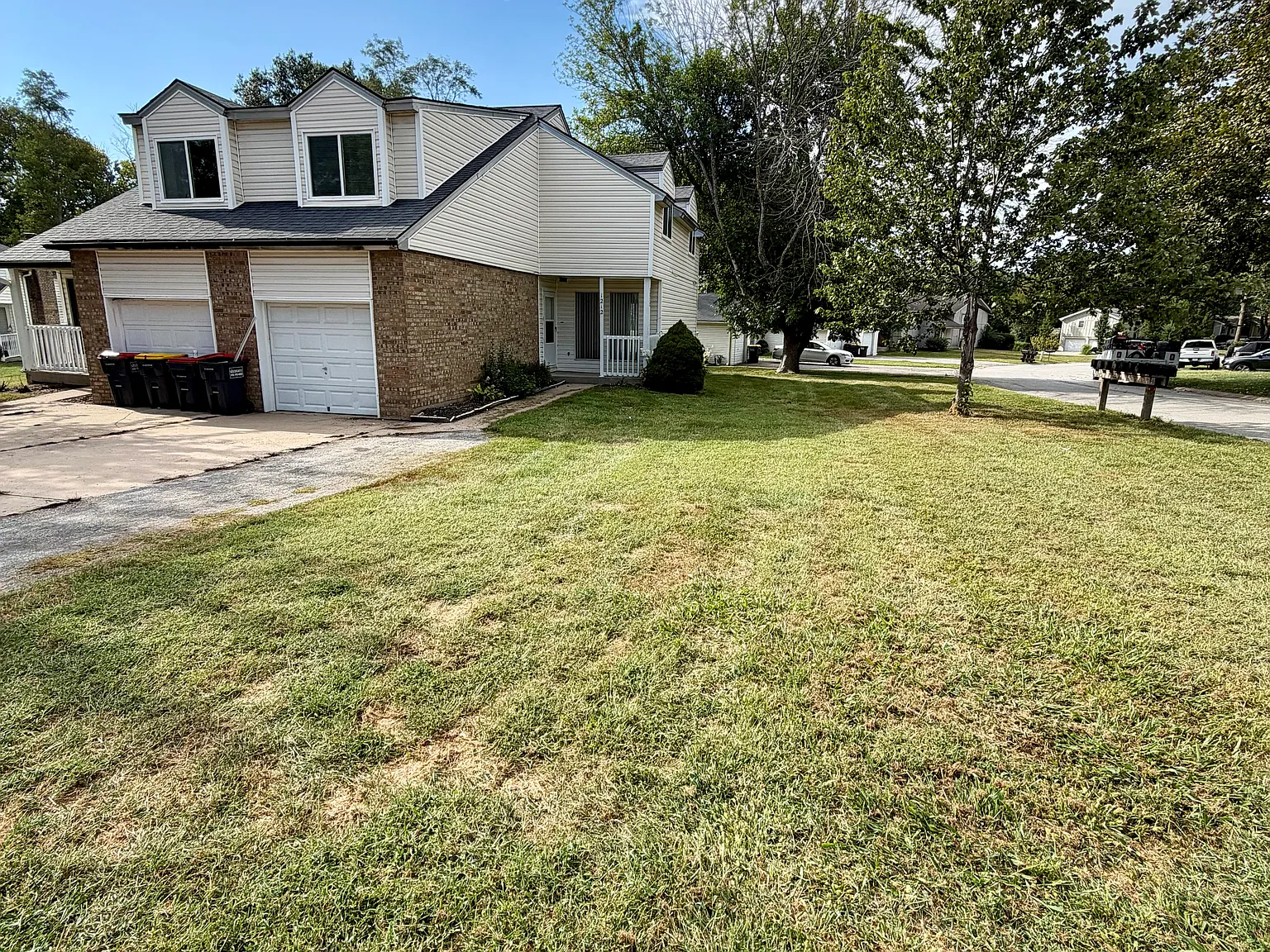 Huge 3-Bed Duplex with Garage & Large Corner Yard - Kearney Schools — Photo 1