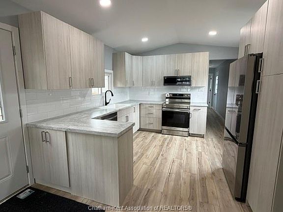 5th image of 42 London Ct