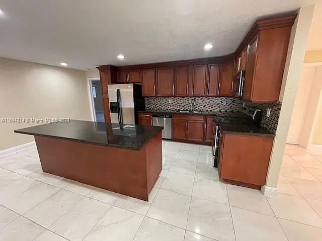 4 bed, 2.0 bath, $3,750 — Photo 3