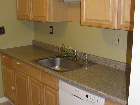 5th image of 73 Brookwood Dr APT B