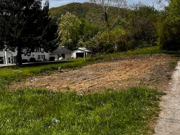 309 E Prospect St, La Follette, TN 37766