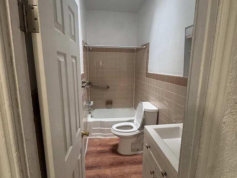 254 S 16th St #2C — Photo 3
