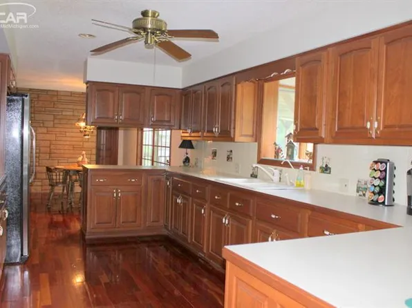 10444 Seymour Rd, Montrose, MI 48457