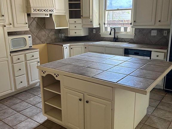 3rd image of 17 Waterford Pl