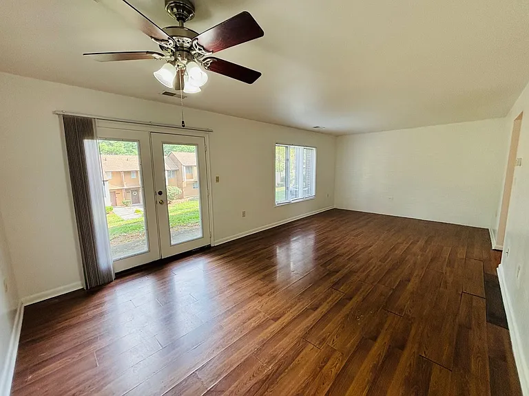 306 Shenandoah Cir — Photo 6