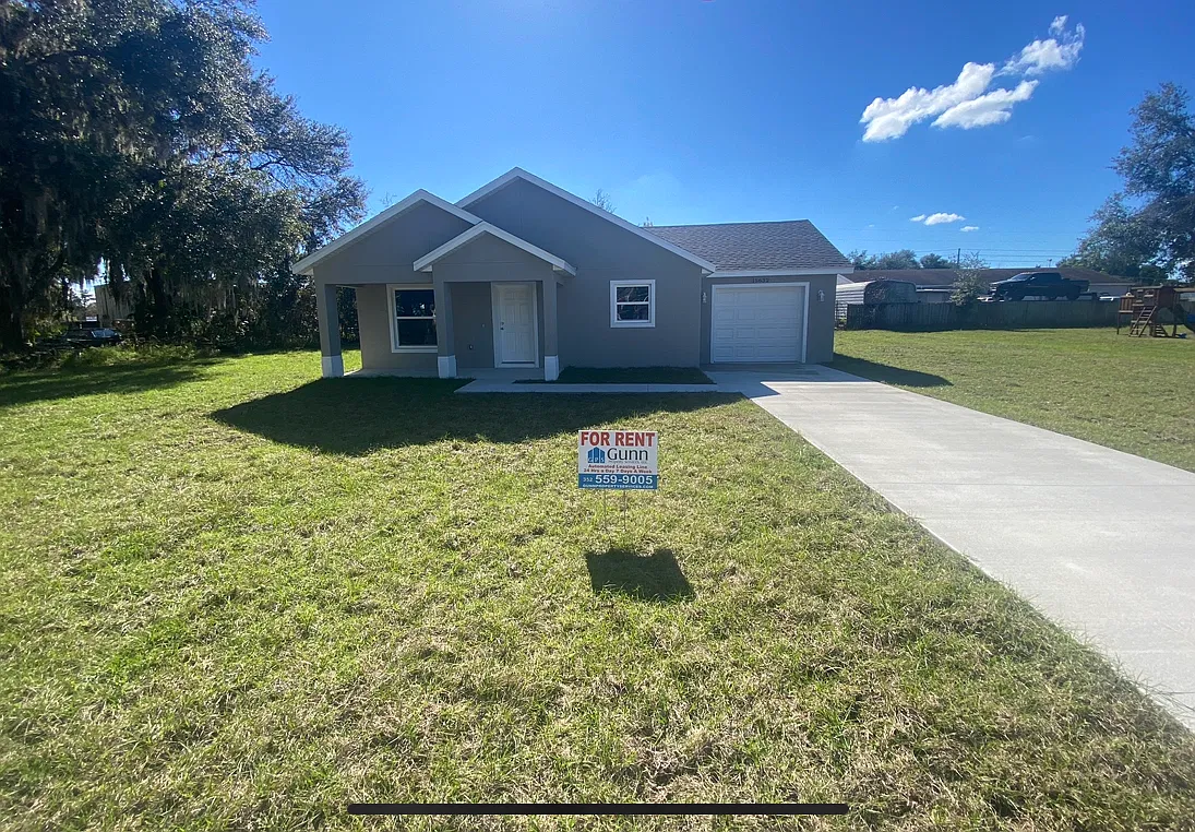 Nice 3/2 Home in Tavares — Photo 1