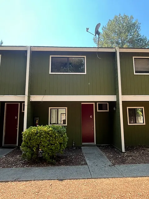 2 bed, 1.5 bath, 900 sqft, $2,095 — Photo 1