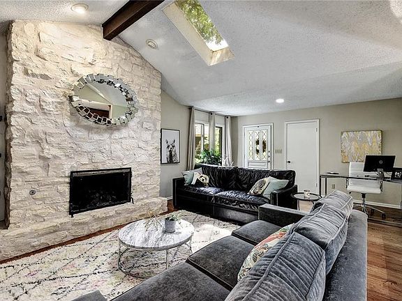 4th image of 4104 Hycrest Dr #B