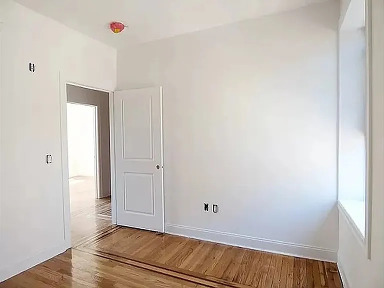 296 Schaefer St #6 — Photo 9