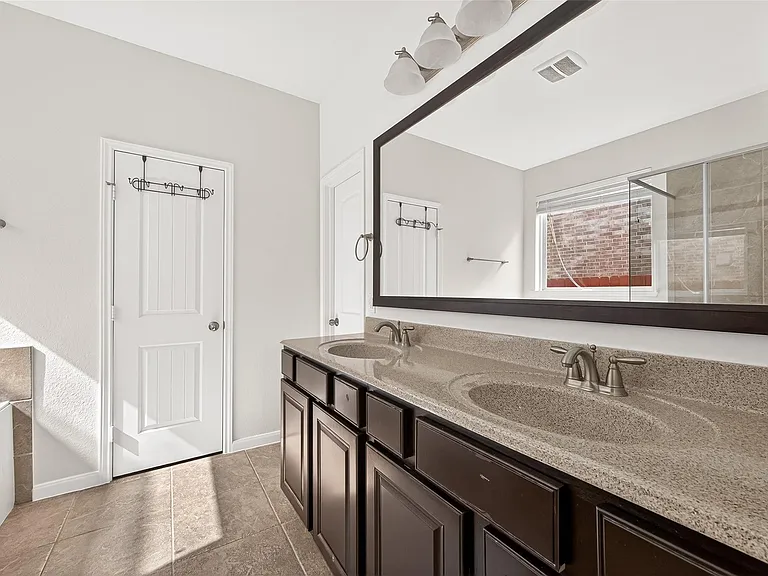 17415 Sandalisle Ln — Photo 32