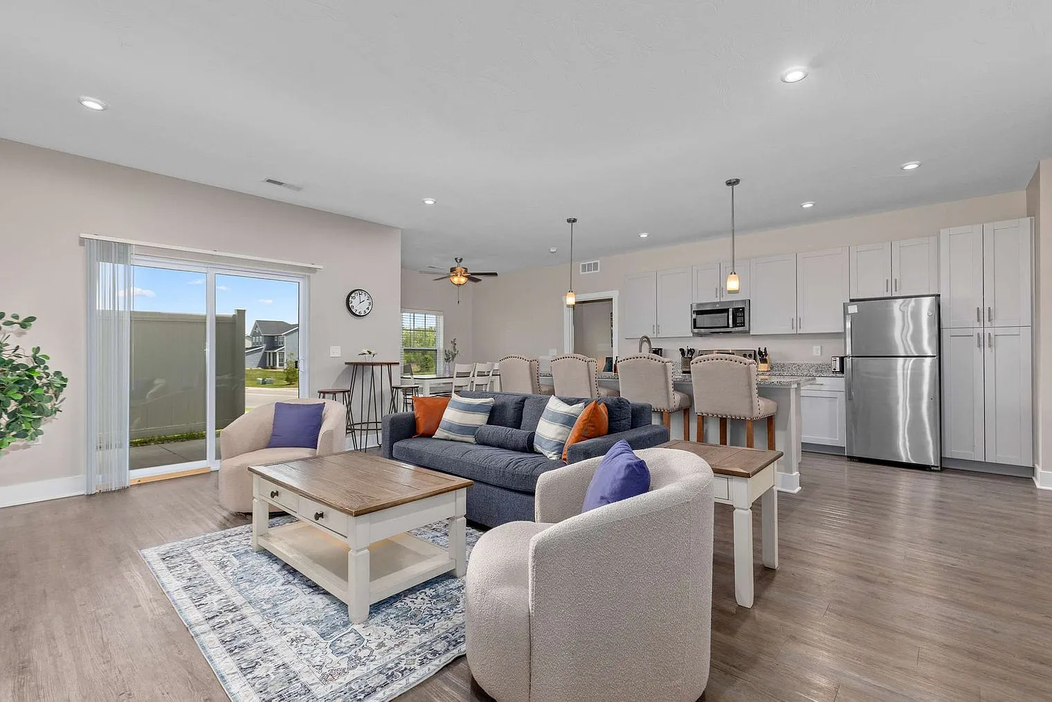 3 bed, 3.0 bath, 1194 sqft, $2,058 — Photo 1
