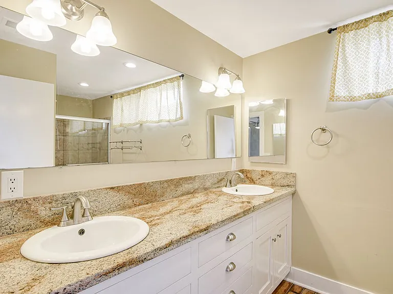 4725 Kensington Dr — Photo 20