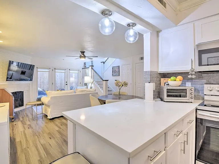 4147 Wycliff Ave — Photo 3