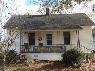 24 Wright St, Laurens, SC 29360