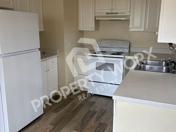 5th image of 612 Pine Knoll Dr