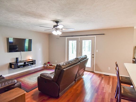 5th image of 15991 Valley Ct