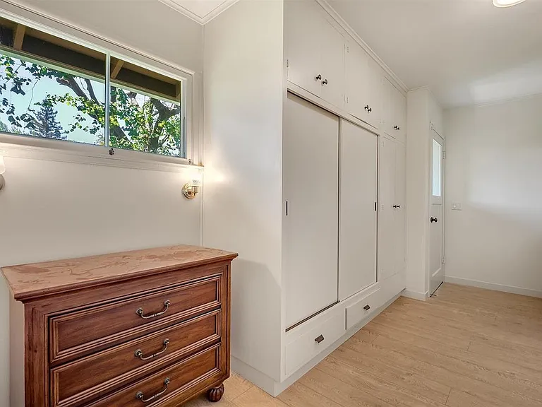 747 Northampton Dr — Photo 15
