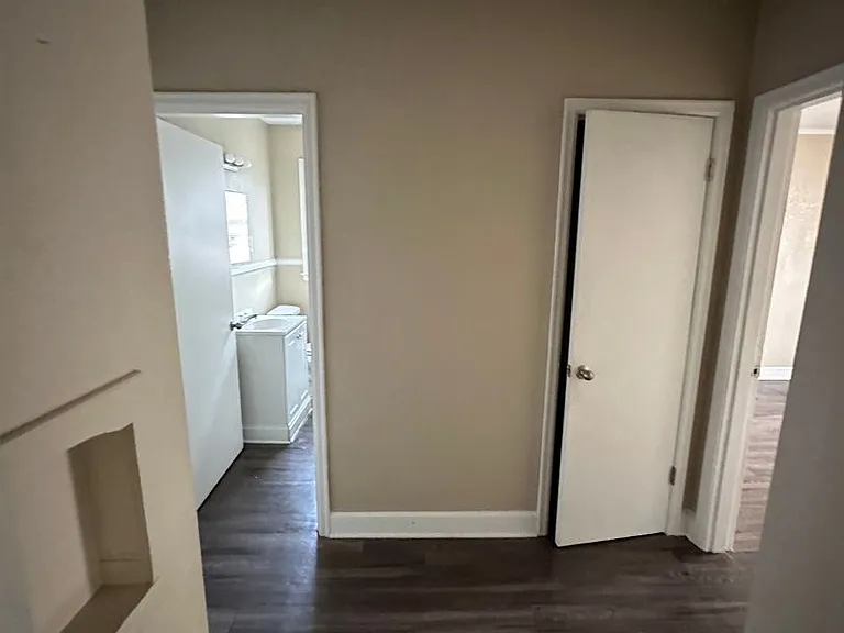 2045 Lamar Ave — Photo 10