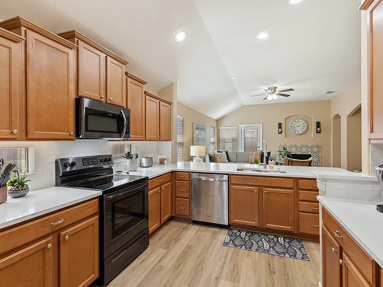 3936 Ironstone Ln — Photo 13
